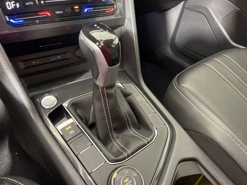 Used 2024 Volkswagen Tiguan SE image 31