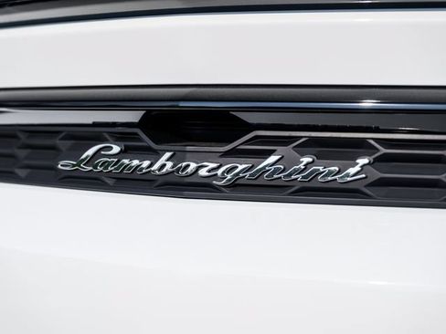 Used 2025 Lamborghini Urus SE AWD/4WD image 79