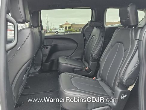 New 2026 Chrysler Pacifica Select image 6
