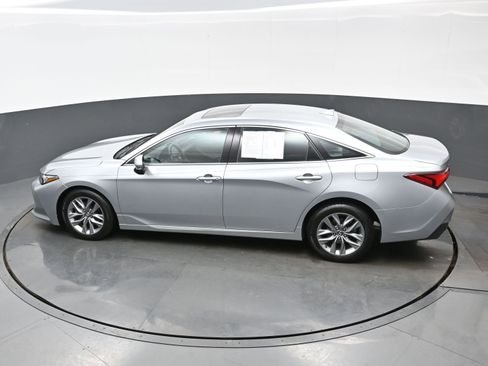 Used 2019 Toyota Avalon XLE image 37