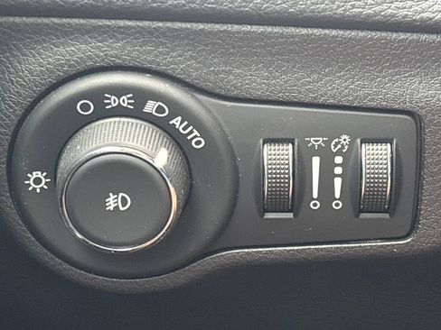 Used 2019 Jeep Compass Limited FWD image 23