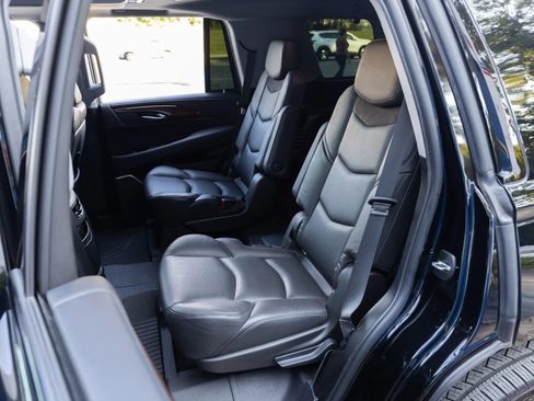 Used 2019 Cadillac Escalade Premium Luxury w/ Escalade Sport Edition AWD/4WD image 28