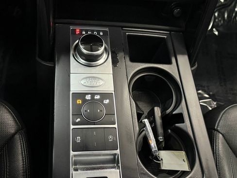 Used 2019 Land Rover Discovery SE image 34