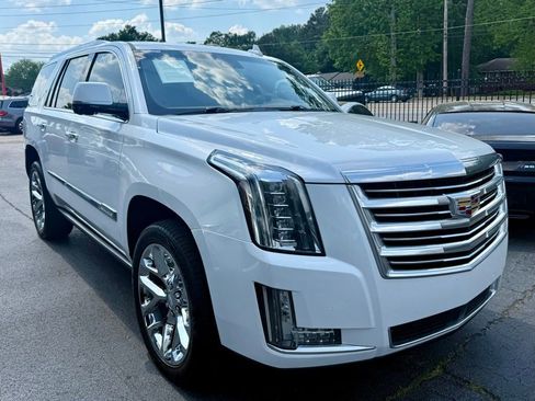 Used 2016 Cadillac Escalade Platinum AWD/4WD image 2