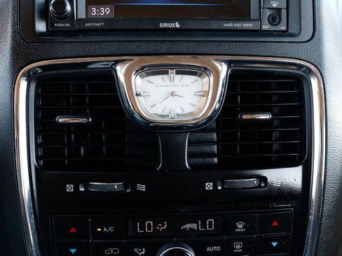 Used 2015 Chrysler Town & Country Limited Platinum w/ Trailer Tow Group image 37