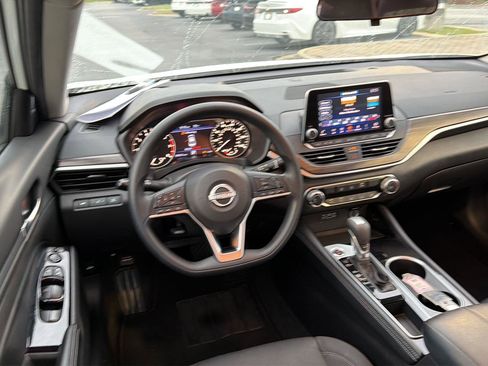 Used 2023 Nissan Altima 2.5 SV FWD image 18