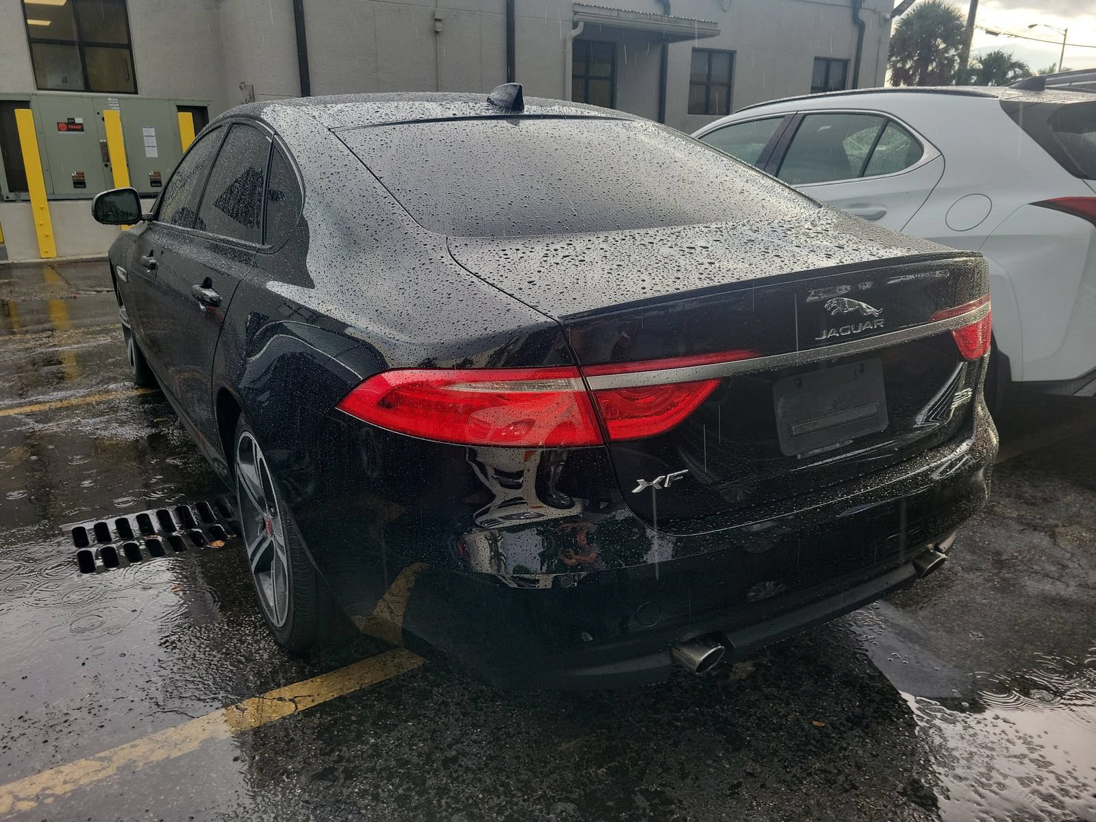 Used 2019 Jaguar XF R-Sport AWD/4WD image 4