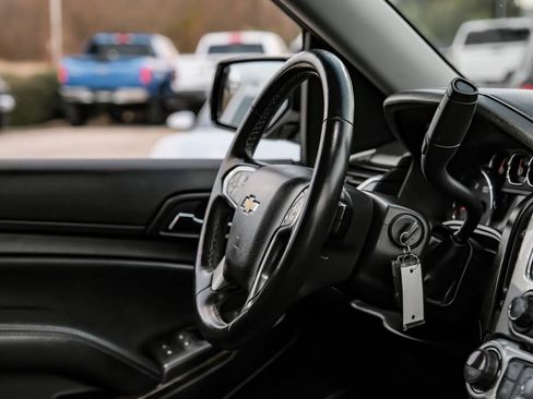 Used 2018 Chevrolet Suburban LT image 13