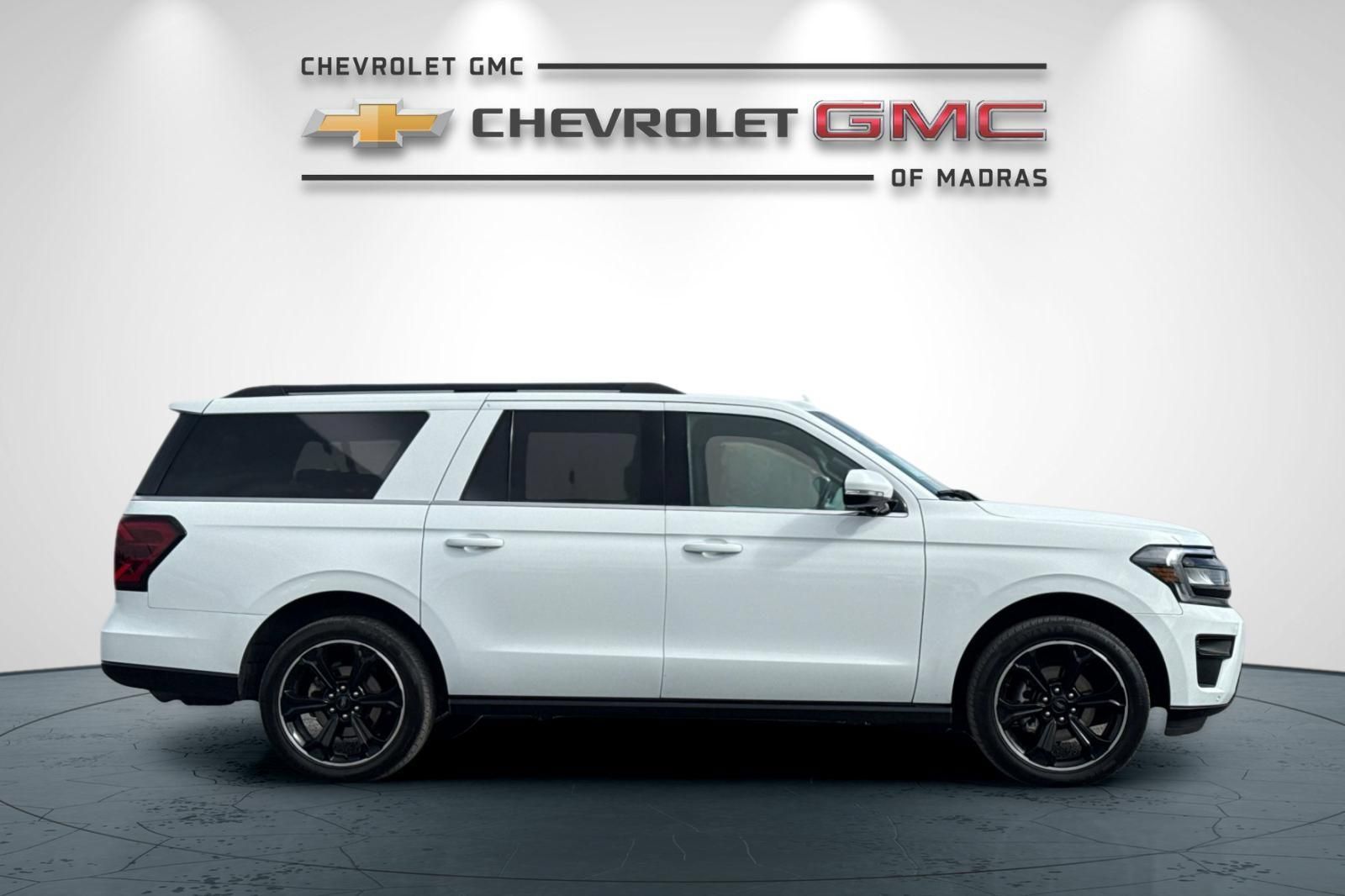 Used 2022 Ford Expedition Max Limited AWD/4WD image 2