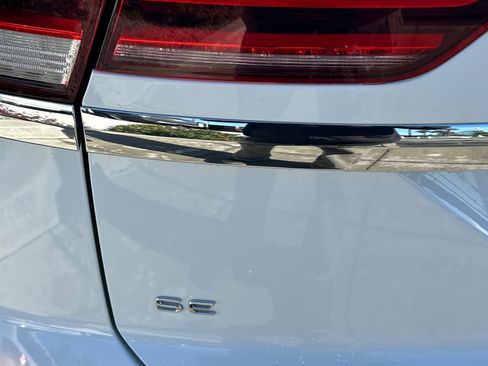 Certified 2022 Volkswagen Atlas Cross Sport SE image 28