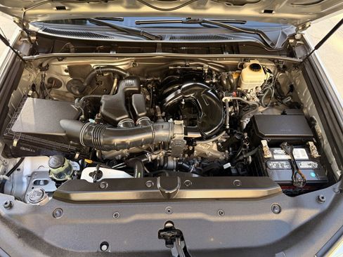 Used 2012 Toyota 4Runner SR5 w/ Convenience Pkg image 9