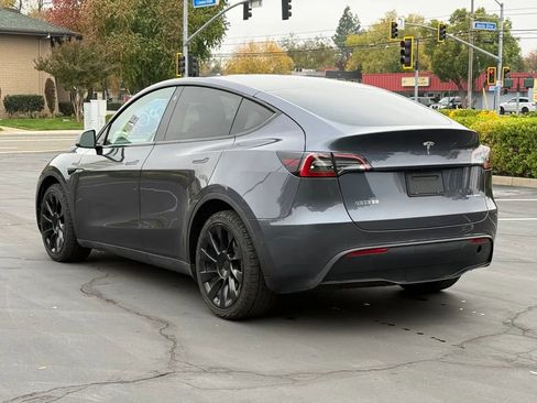 Used 2022 Tesla Model Y Long Range image 7