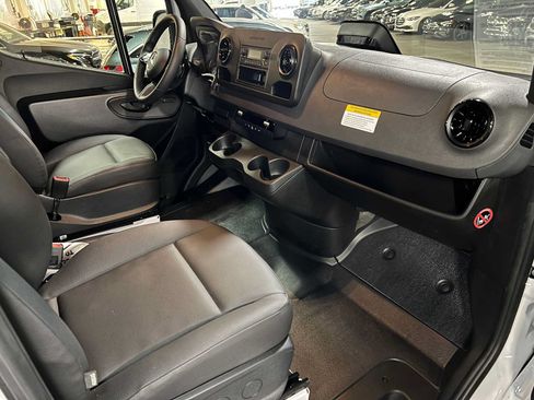 Used 2025 Mercedes-Benz Sprinter 2500 image 11