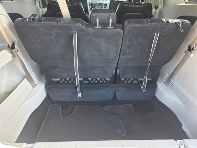Used 2022 Chrysler Pacifica Touring-L FWD image 16