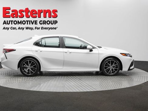 Used 2024 Toyota Camry SE FWD image 4