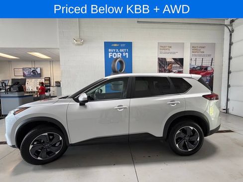 Used 2024 Nissan Rogue SV AWD/4WD image 4