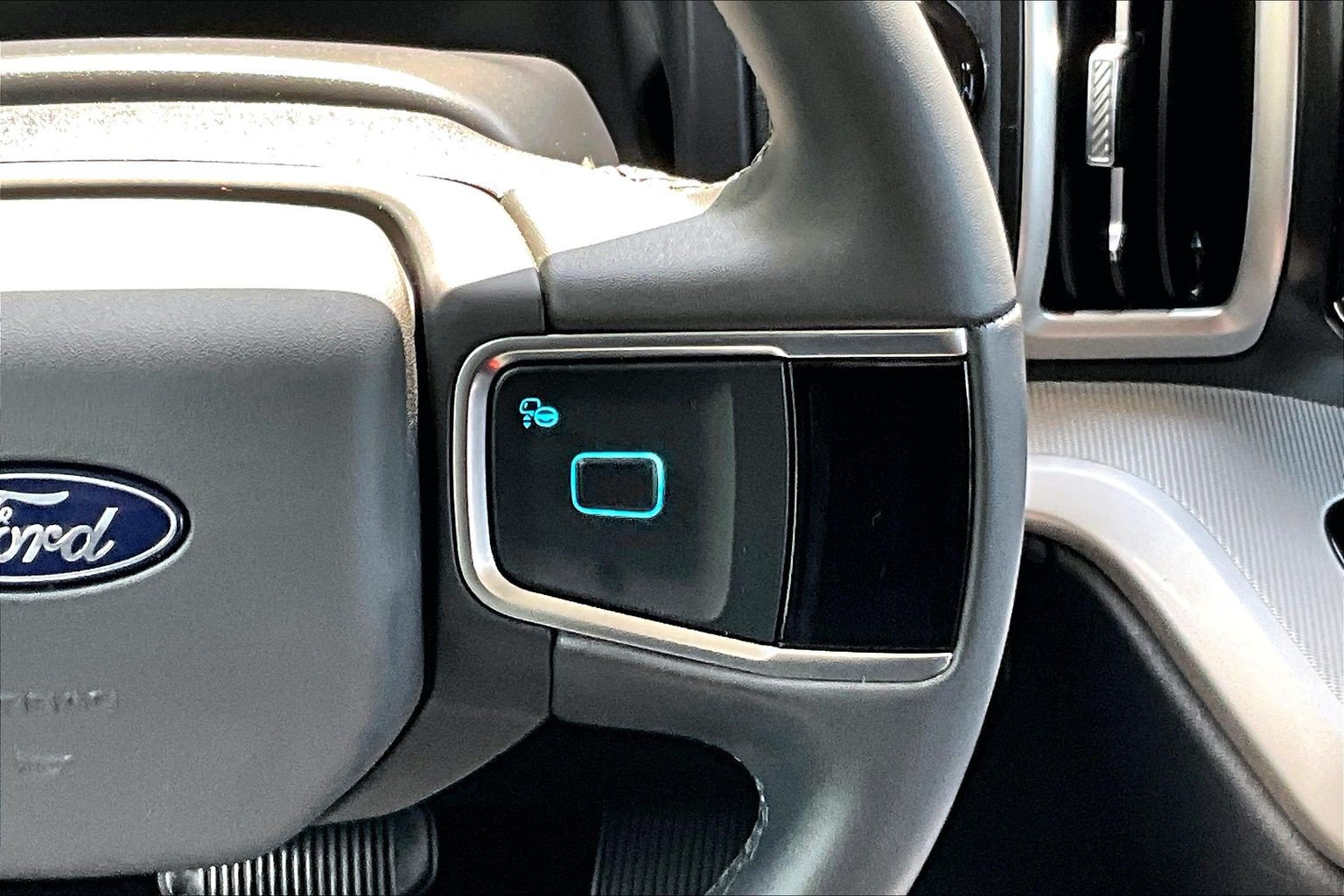 Certified 2025 Ford Expedition Active RWD image 24