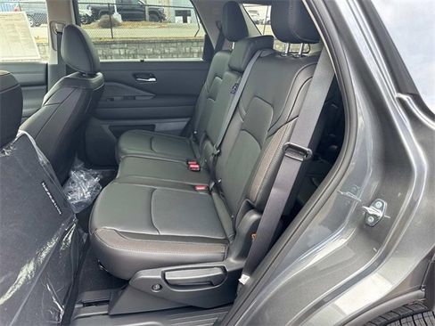 New 2025 Nissan Pathfinder SL image 16