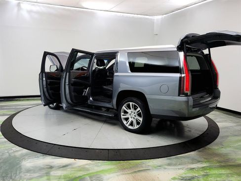 Used 2019 Cadillac Escalade ESV Premium Luxury AWD/4WD image 12