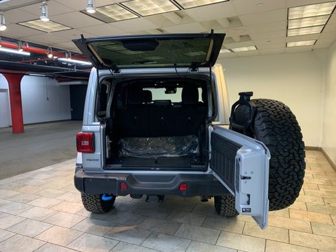 Used 2024 Jeep Wrangler Unlimited Rubicon 4xe AWD/4WD image 47