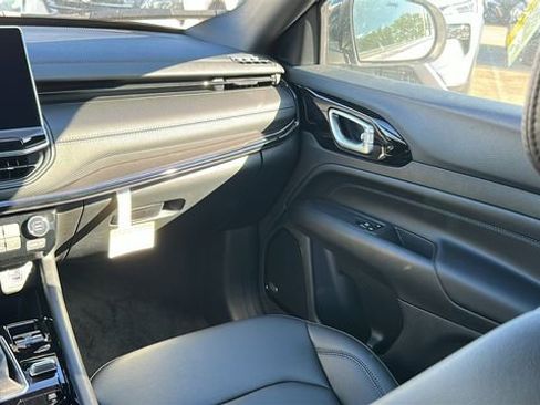 New 2025 Jeep Compass Limited w/ Sun & Sound Group image 22