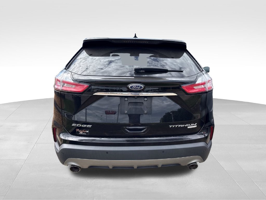 Used 2019 Ford Edge Titanium w/ Cold Weather Package FWD image 4