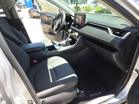 Used 2019 Toyota RAV4 XLE w/ All Weather Liner Package FWD image 28