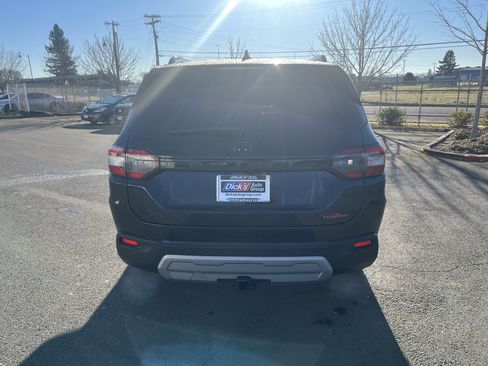 Used 2025 Honda Pilot TrailSport image 4