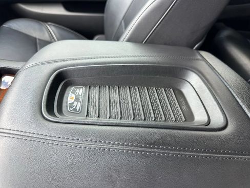 Used 2018 Cadillac Escalade Luxury AWD/4WD image 69