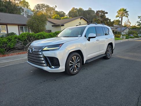 Used 2024 Lexus LX 600 4WD w/ Interior Upgrade Package image 11