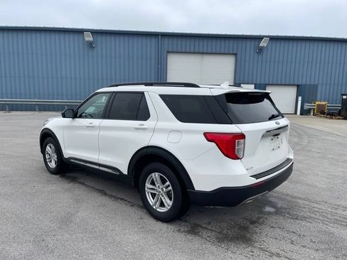 Used 2021 Ford Explorer XLT w/ Equipment Group 202A AWD/4WD image 2