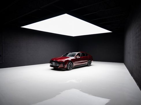 Used 2023 BMW i7 xDrive60 w/ Parking Assistance Package image 88