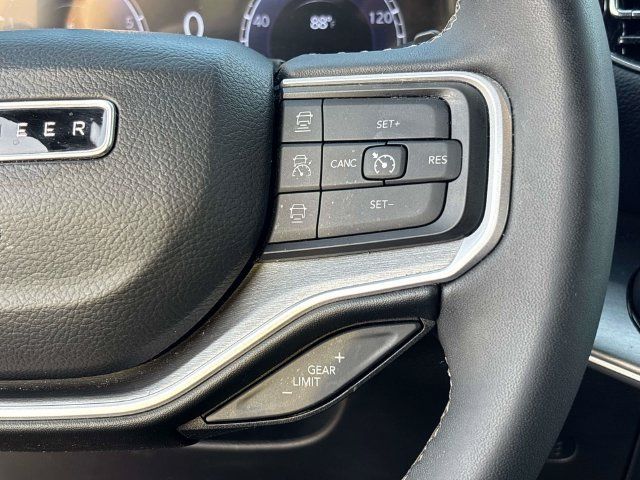 Used 2025 Jeep Wagoneer Series II AWD/4WD image 32