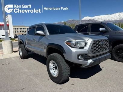 Used 2017 Toyota Tacoma TRD Sport w/ Tow Package (A/T)