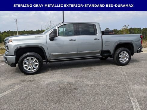 Used 2025 Chevrolet Silverado 2500 High Country w/ High Country Premium Package AWD/4WD image 12