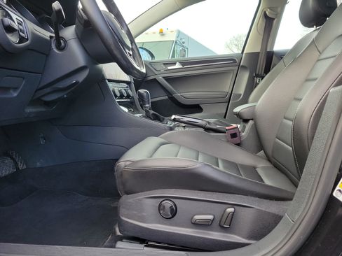 Used 2018 Volkswagen Golf SEL FWD image 16