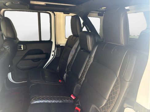 Used 2021 Jeep Wrangler Unlimited Sahara AWD/4WD image 15