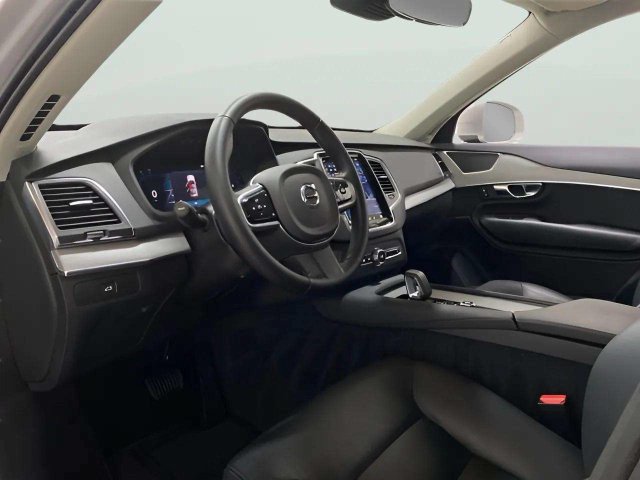 Used 2025 Volvo XC90 B5 Core AWD/4WD image 19