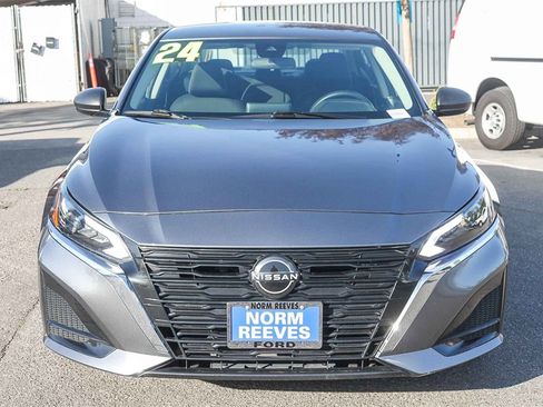 Used 2024 Nissan Altima 2.5 SV image 2