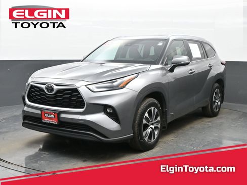 Used 2025 Toyota Highlander XLE image 1