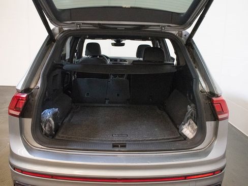 Used 2022 Volkswagen Tiguan SE R-Line image 25