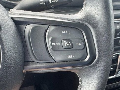 Used 2023 Jeep Gladiator Sport AWD/4WD image 19