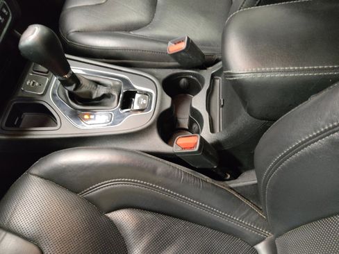 Used 2019 Jeep Cherokee Limited FWD image 26