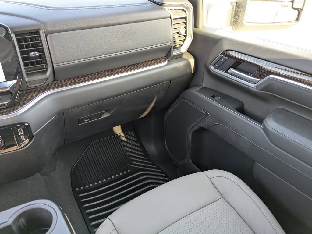 Used 2025 GMC Sierra 2500 SLE w/ SLE Convenience Package AWD/4WD image 17