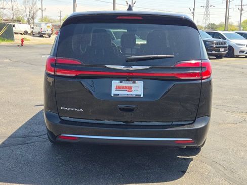 Certified 2024 Chrysler Pacifica Touring-L FWD image 16