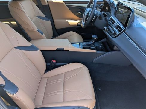 Used 2024 Lexus ES 300h w/ Accessory Package (Z2) FWD image 22