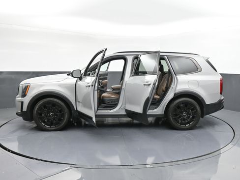 Used 2022 Kia Telluride SX w/ SX Prestige Package image 45