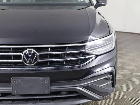 Used 2022 Volkswagen Tiguan SE w/ Panoramic Sunroof Package image 15