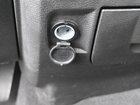 Used 2022 RAM 1500 Classic SLT image 4