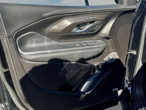 Used 2024 GMC Terrain SLT w/ Infotainment Package II image 12